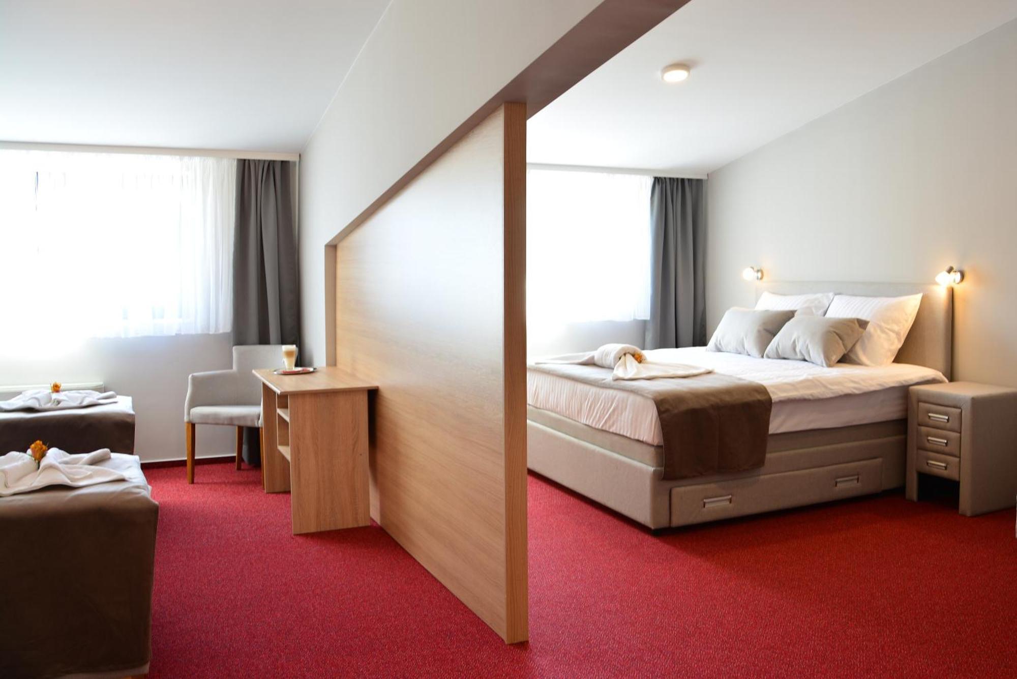 Hotel Dolenjc Novo Mesto Esterno foto